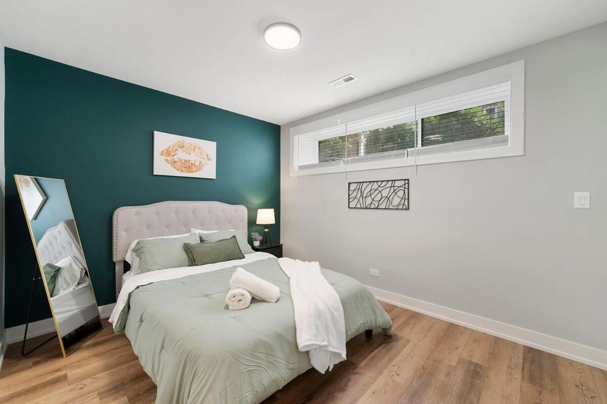 2 Bed & 3 Bath * Chicago