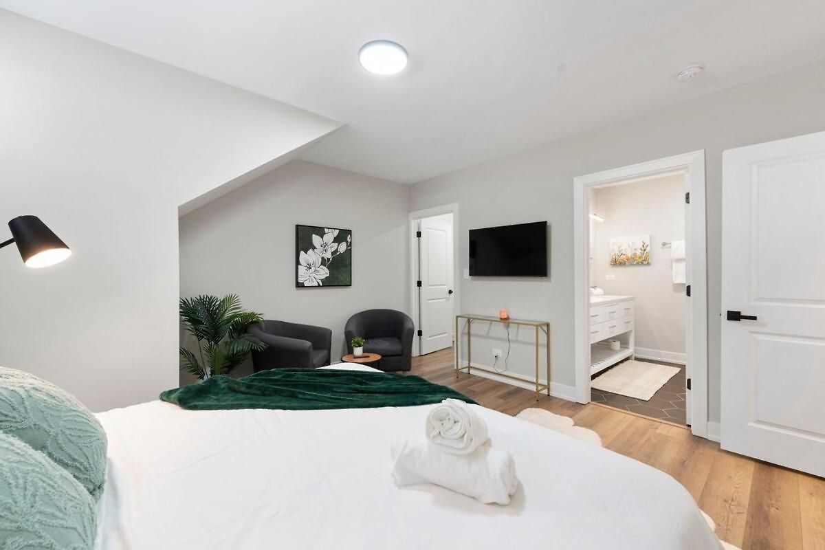 Apartment 2 Bed & 3 Bath *