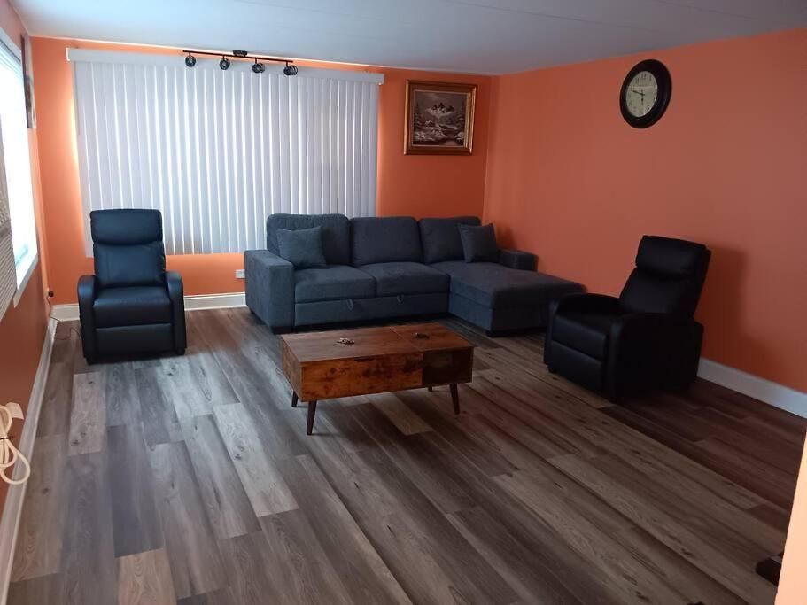Near Midway Airport Apartment *
