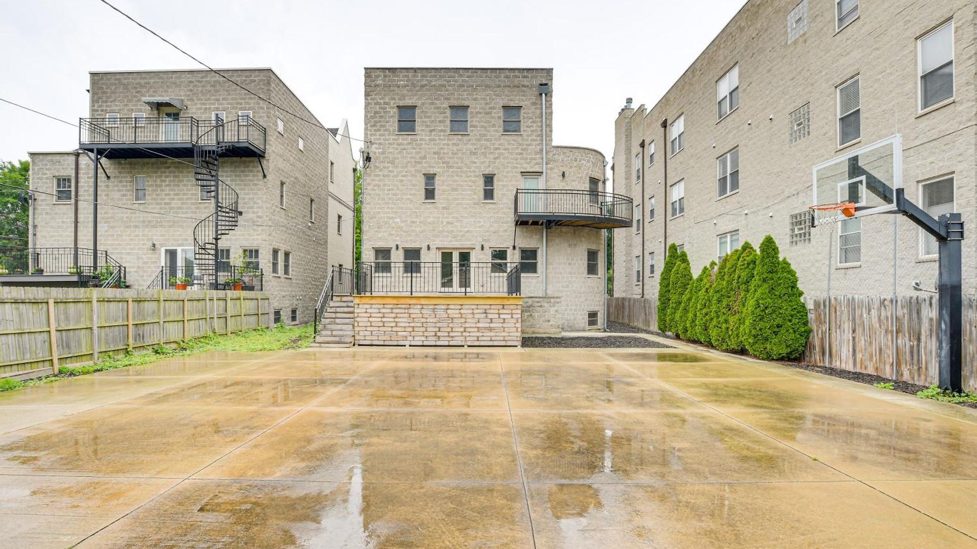 Apartment Walk To Michigan: W/ Yard *