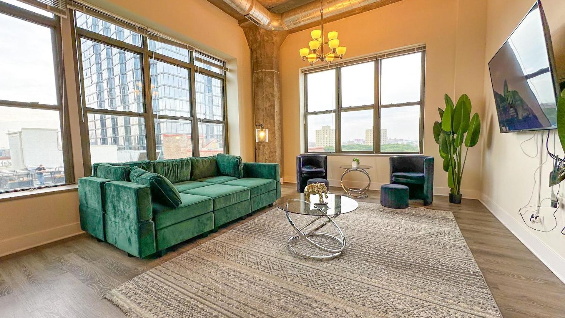 Spacious 3br Corner With Optional Parking And Gym Access Near Mccormick Place, Grant Park And Soldier Field * Chicago