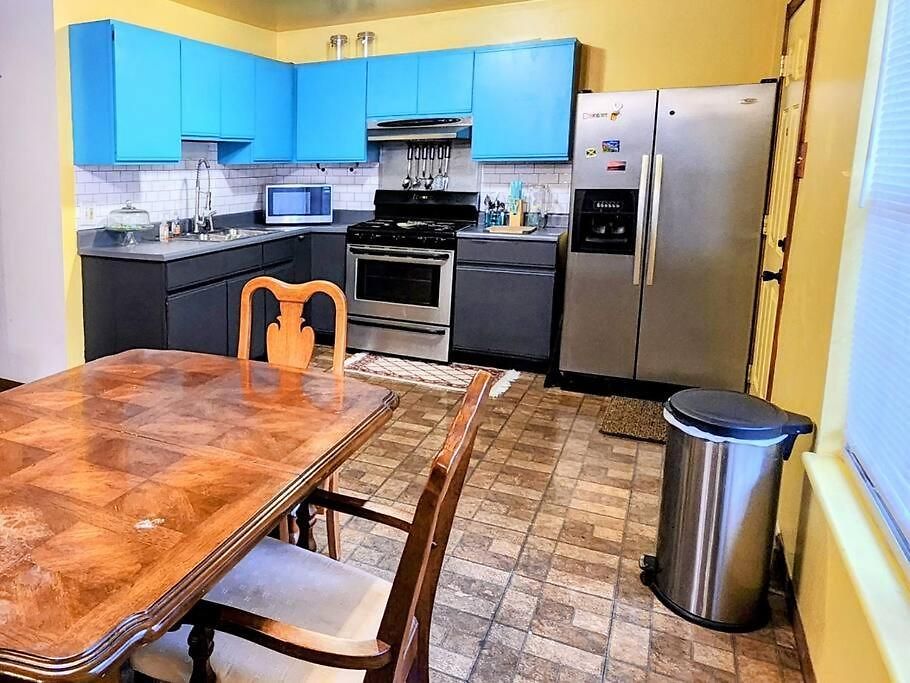 Retro 2 Bedroom 6 Mins To United Center With Parking Apartment *