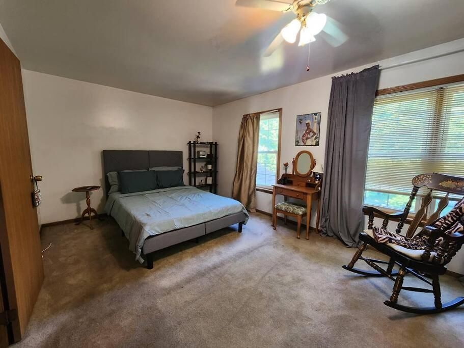 Retro 2 Bedroom 6 Mins To United Center With Parking Apartment *