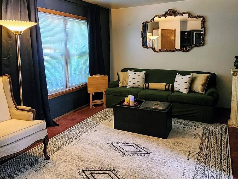 Retro 2 Bedroom 6 Mins To United Center With Parking