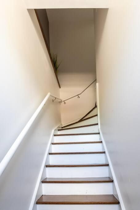 Duplex 3 Bed 2 Bat Steps From Lincoln Square Apartment