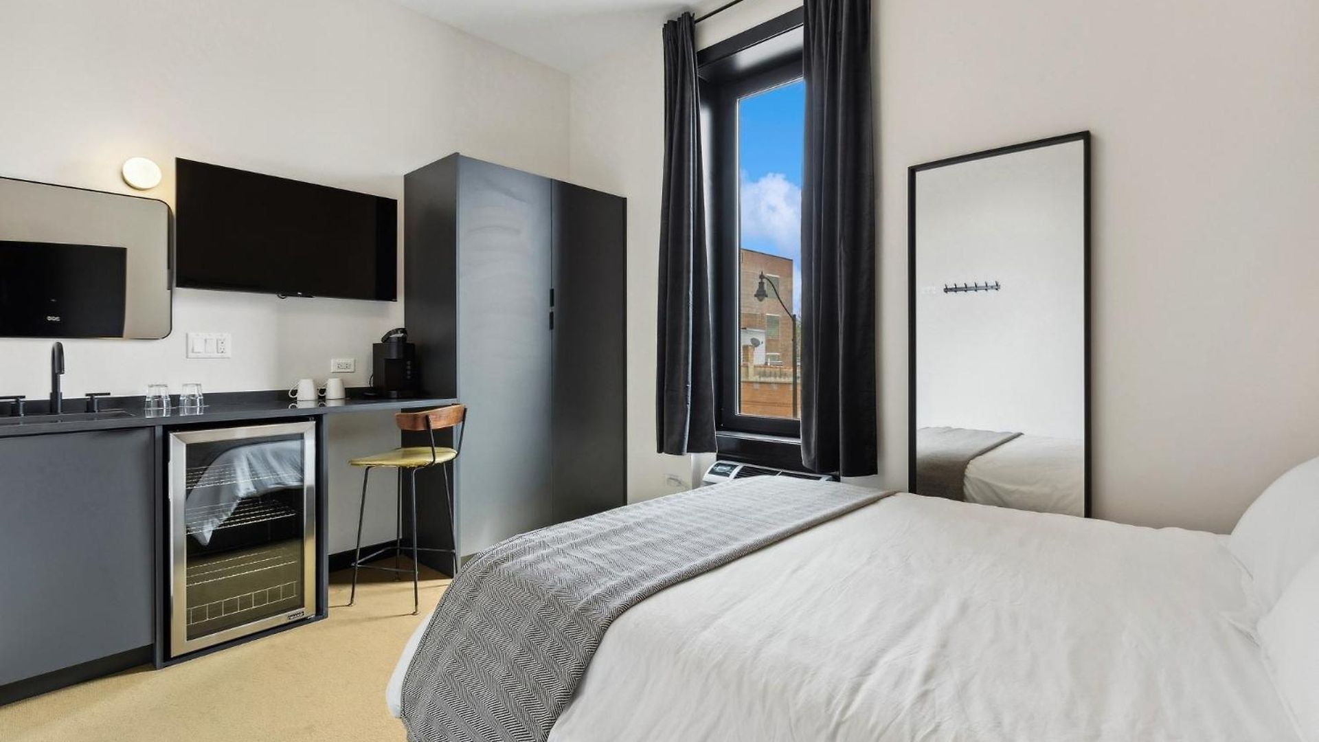 Hotel Logan Square Sro