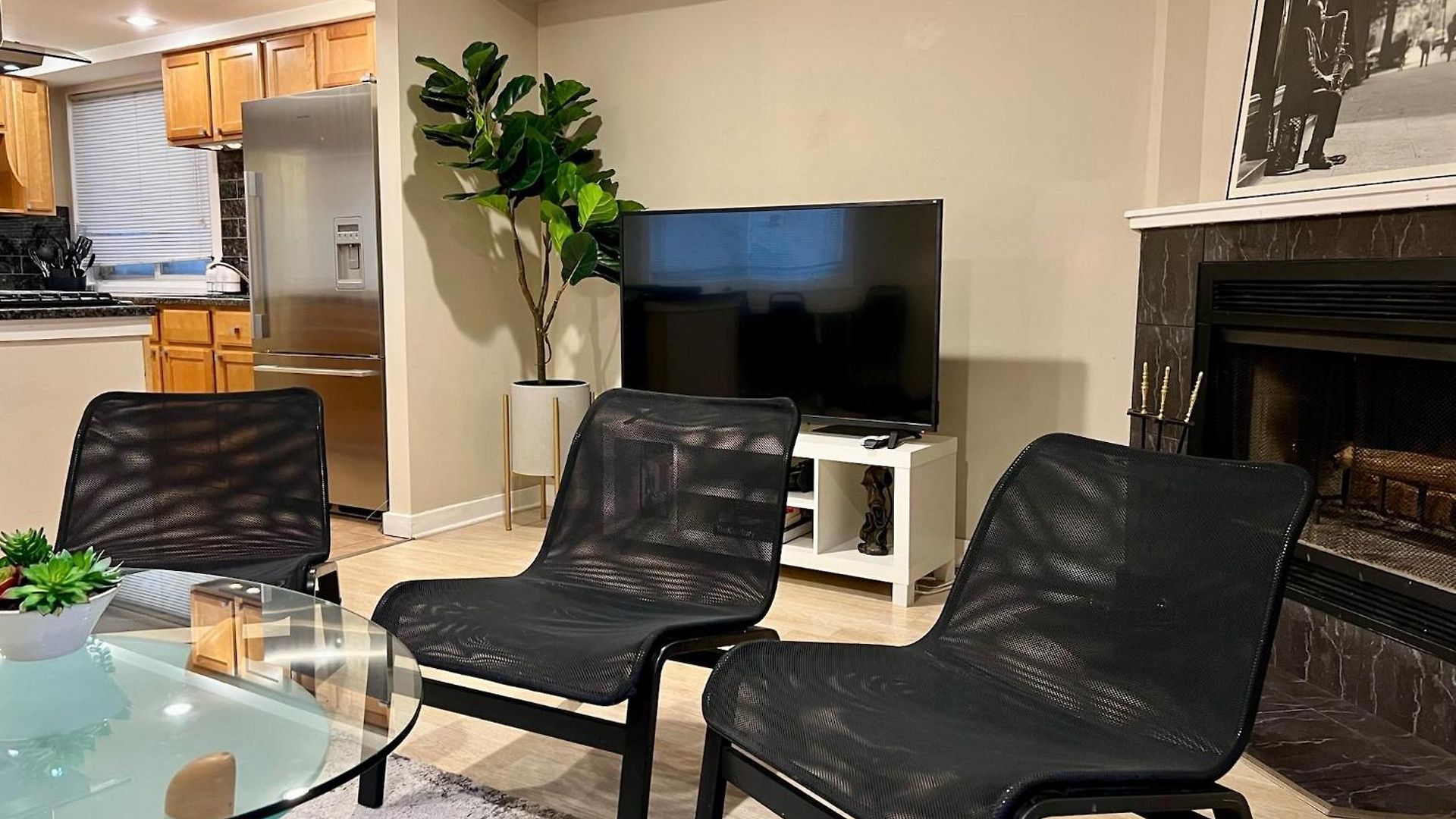 Designer Themed 4 Bedroom In Location With Patio And Fireplace Holiday home *