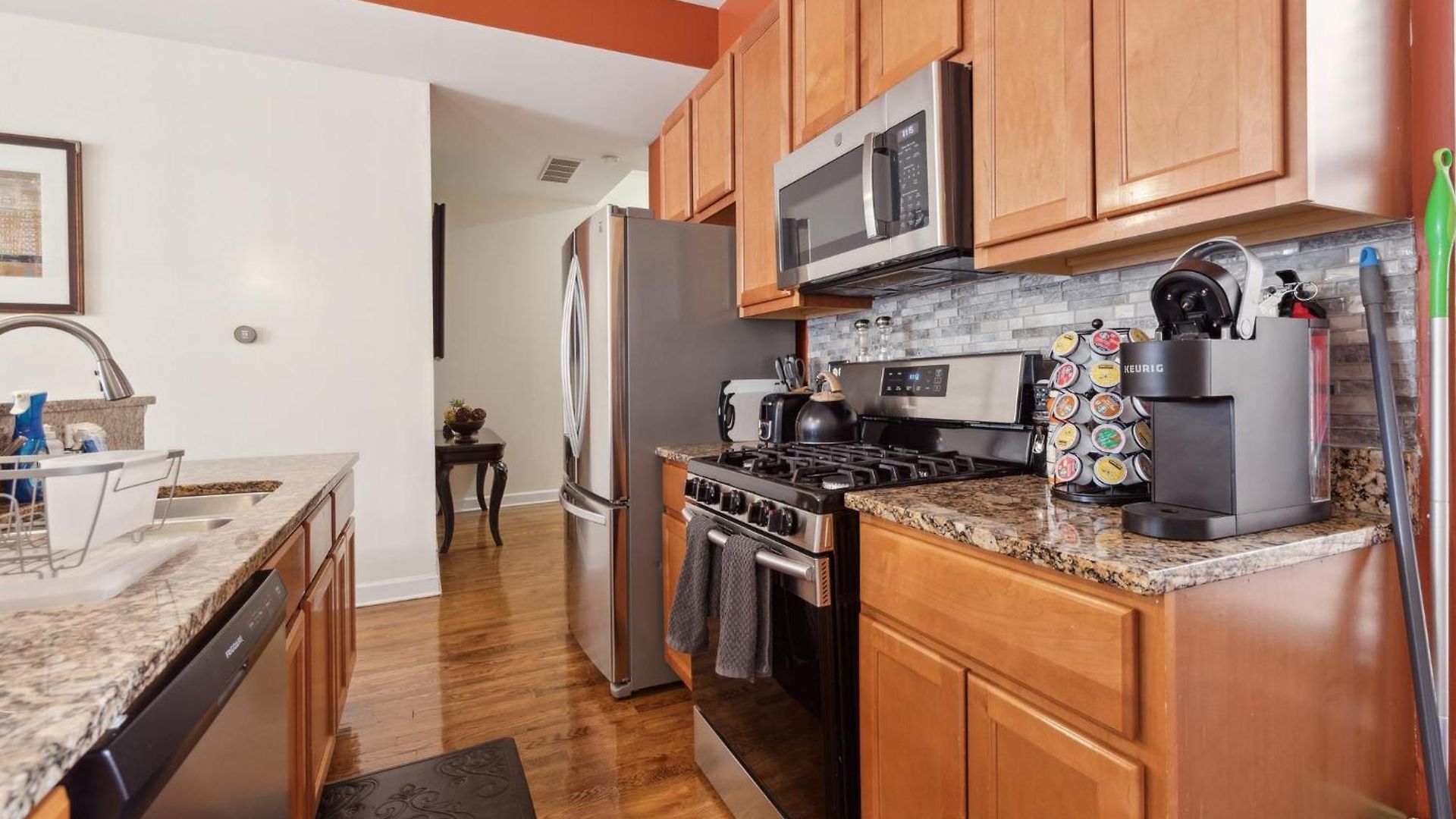 Apartment Near Downtown & Uchicago