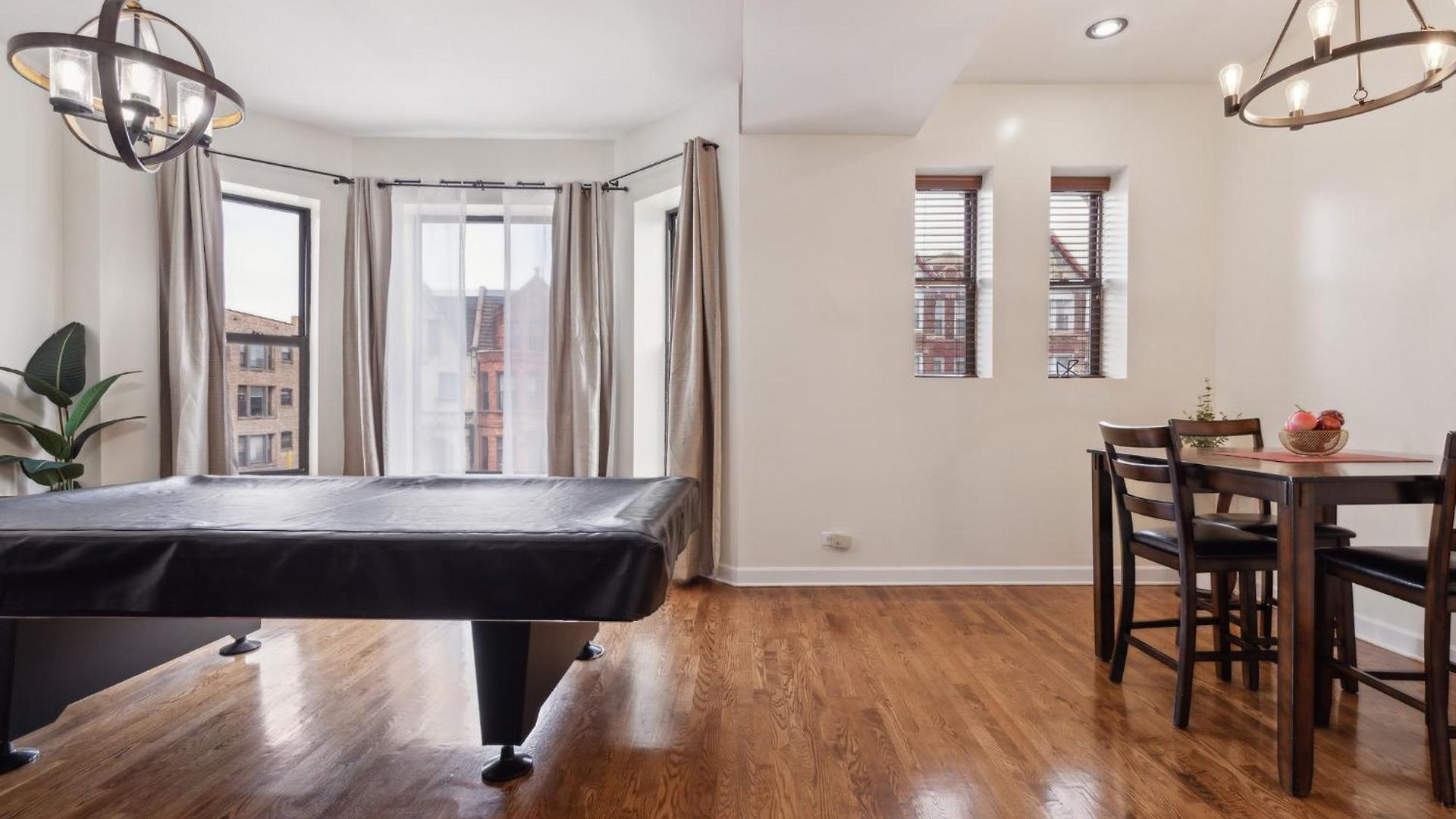 Near Downtown & Uchicago Apartment Chicago