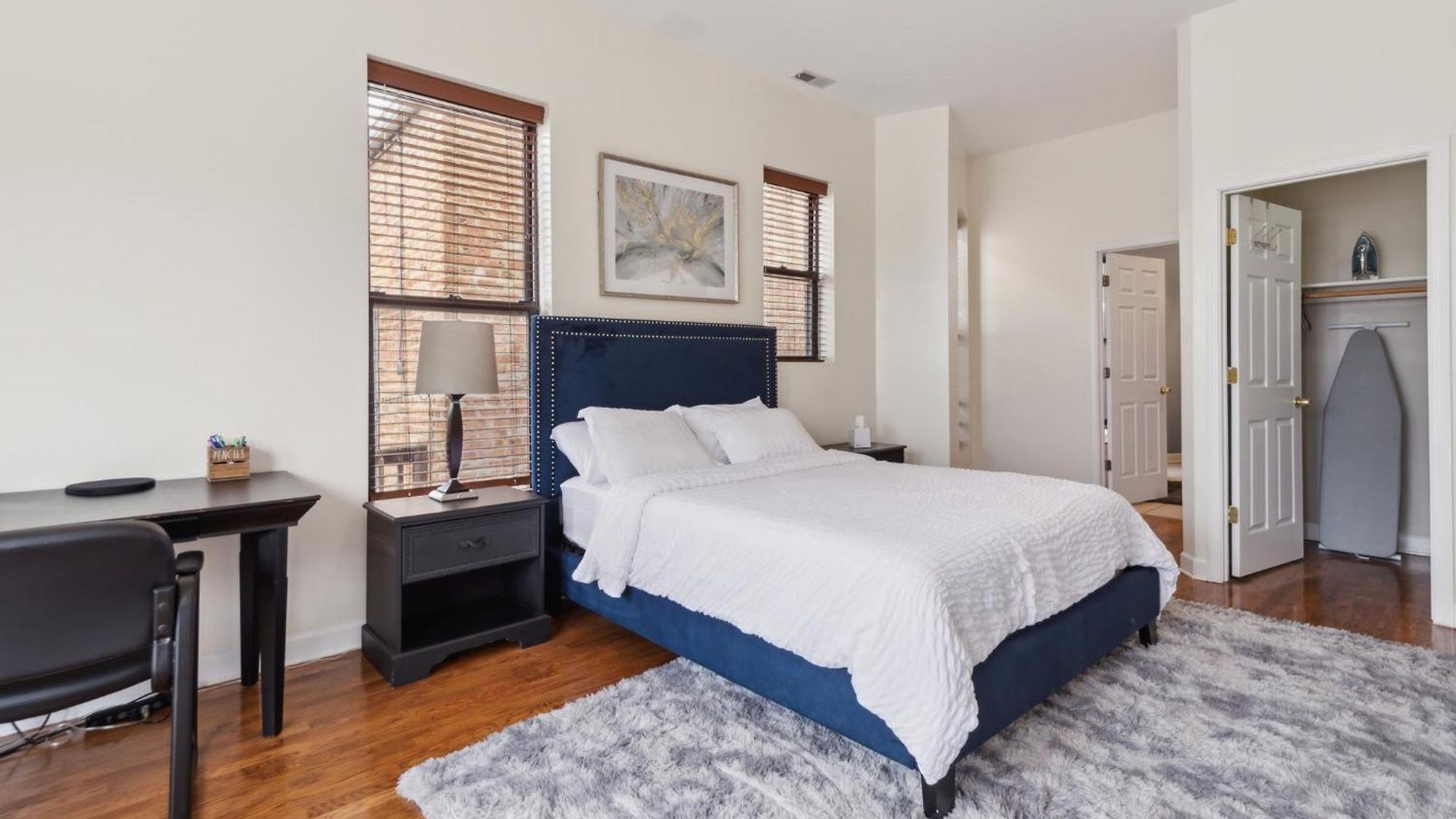 Apartment Near Downtown & Uchicago