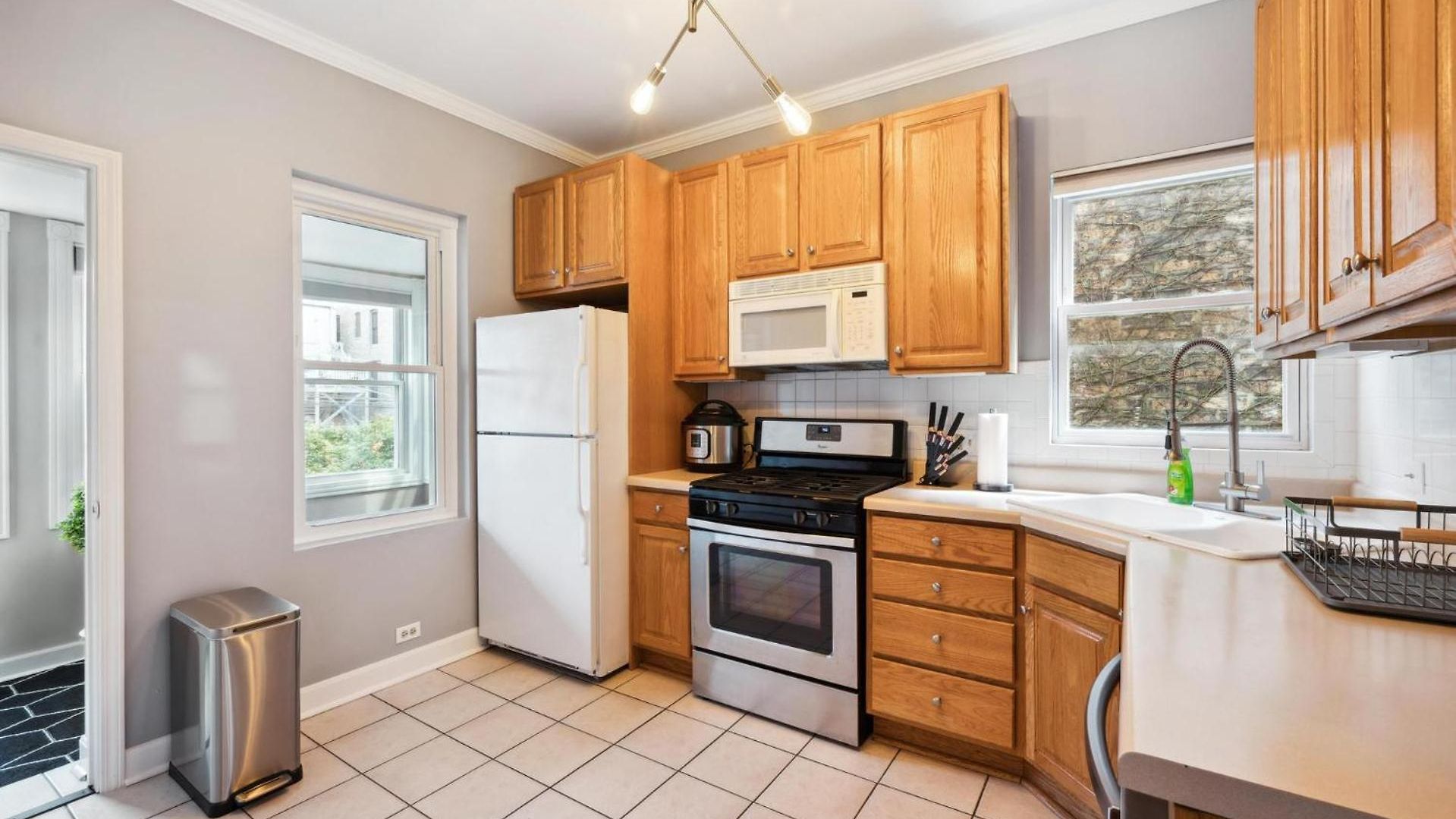 Wrigley 2br, 1ba With Free Parking Chicago
