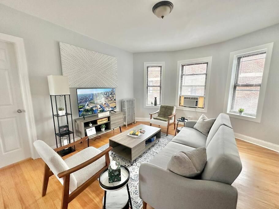 Cozy Retreat, Prime Location Near Loyola & Beach!