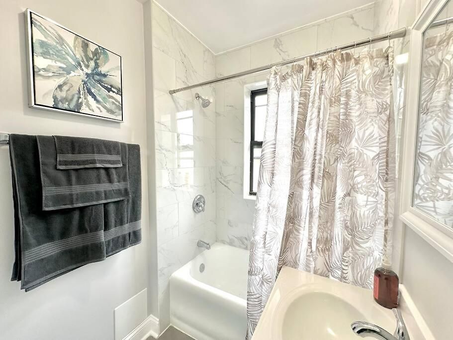 Apartment Cozy Retreat, Prime Location Near Loyola & Beach!
