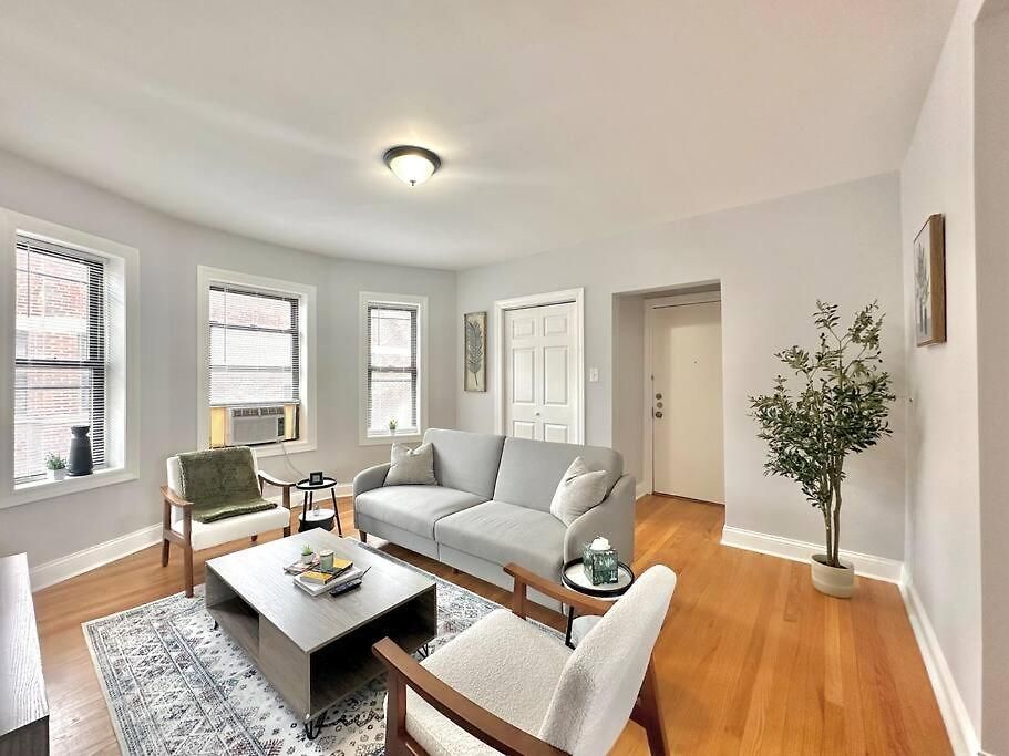 Apartment Cozy Retreat, Prime Location Near Loyola & Beach! *