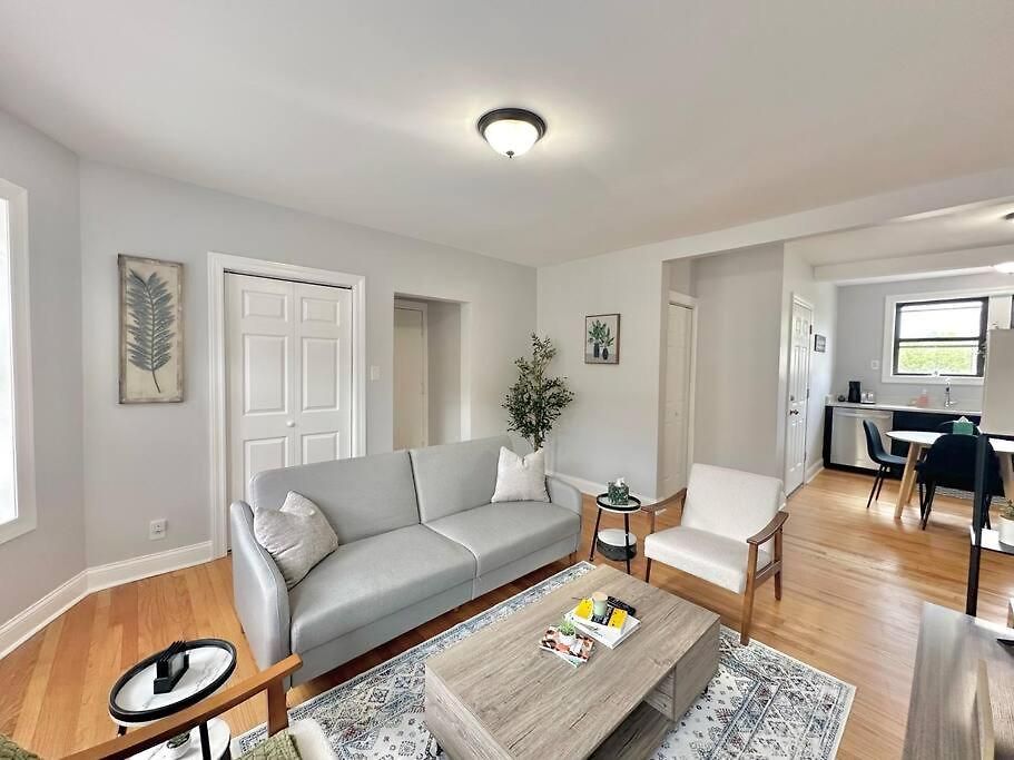 Apartment Cozy Retreat, Prime Location Near Loyola & Beach!