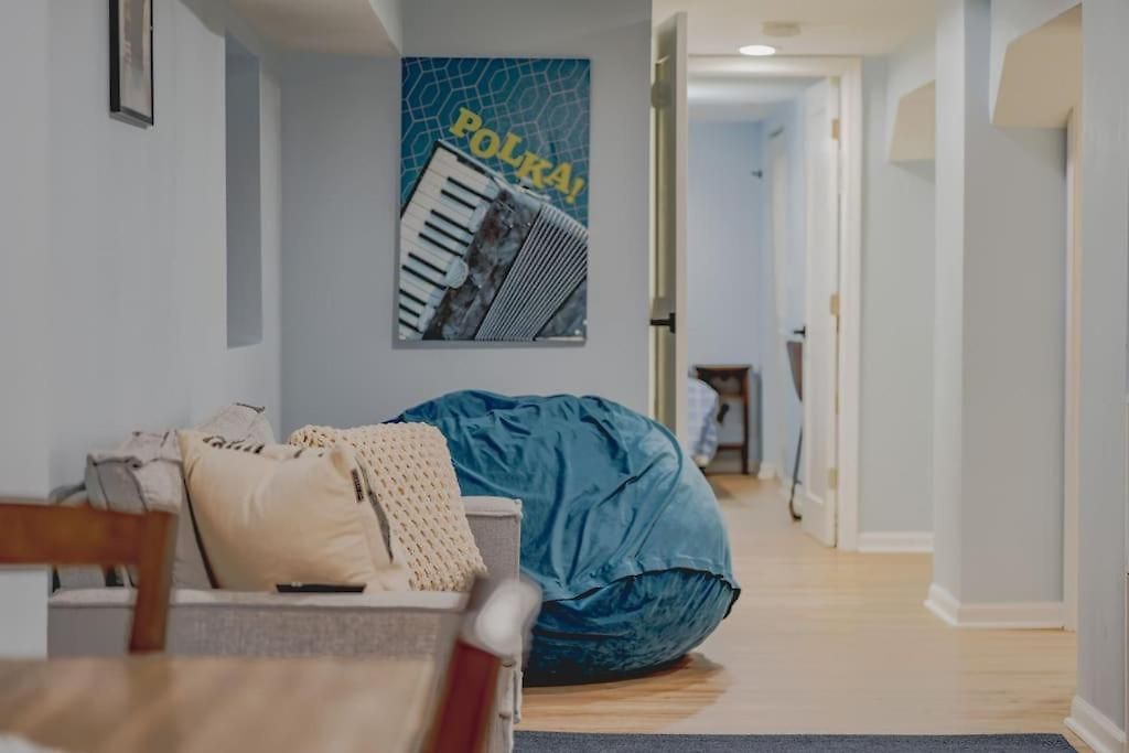 Prime Location In Lakeview Near Wrigleyville Apartment *