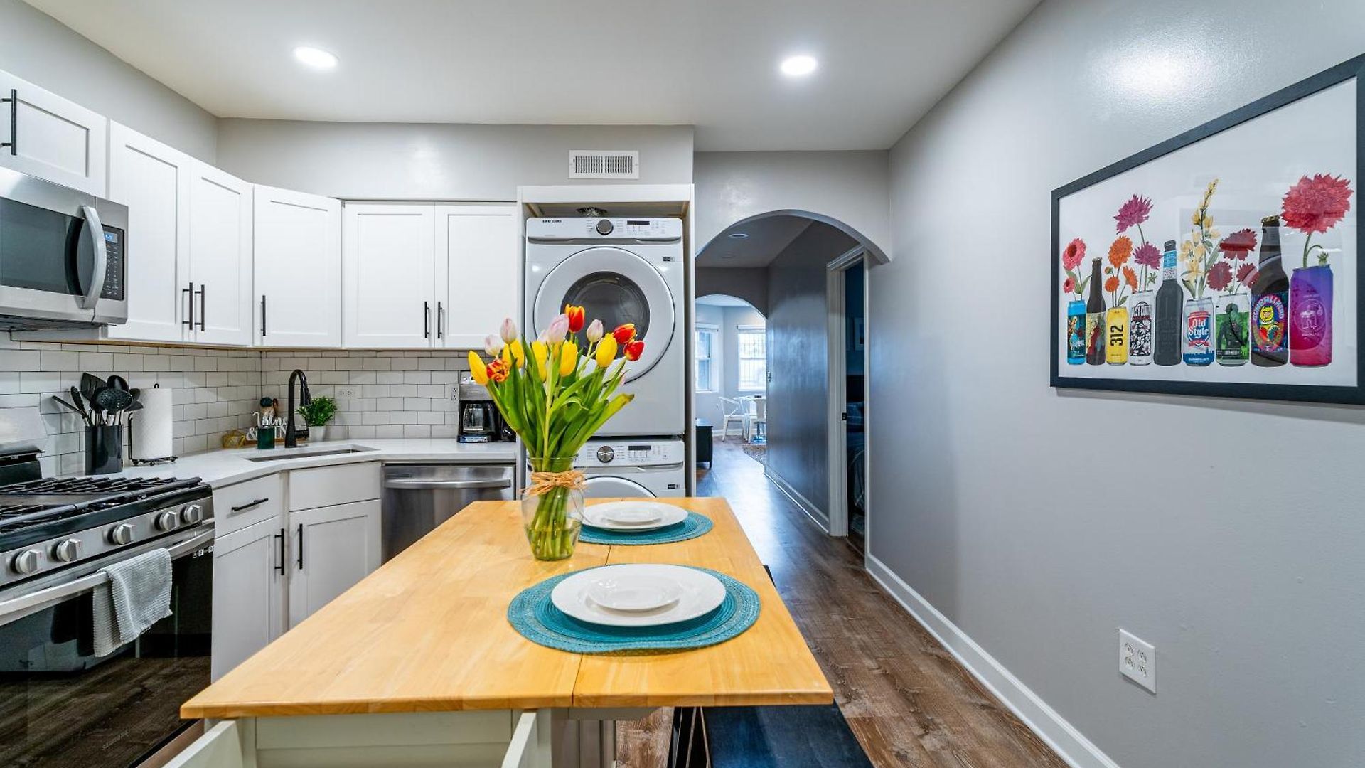 Apartment Stylish & Bright Gem Overlooks Lovely Park With Great Amenities *