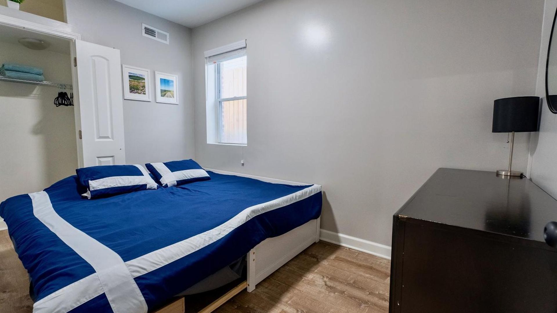 Apartment Stylish & Bright Gem Overlooks Lovely Park With Great Amenities