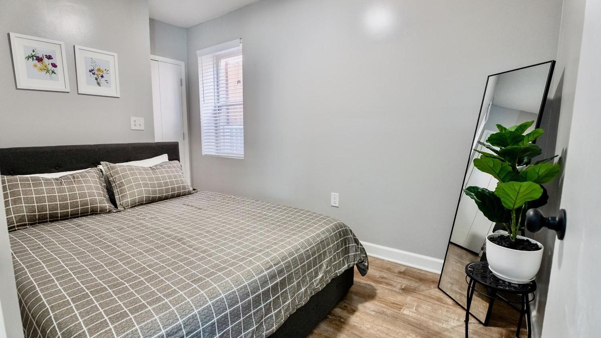 Stylish & Bright Gem Overlooks Lovely Park With Great Amenities Apartment *