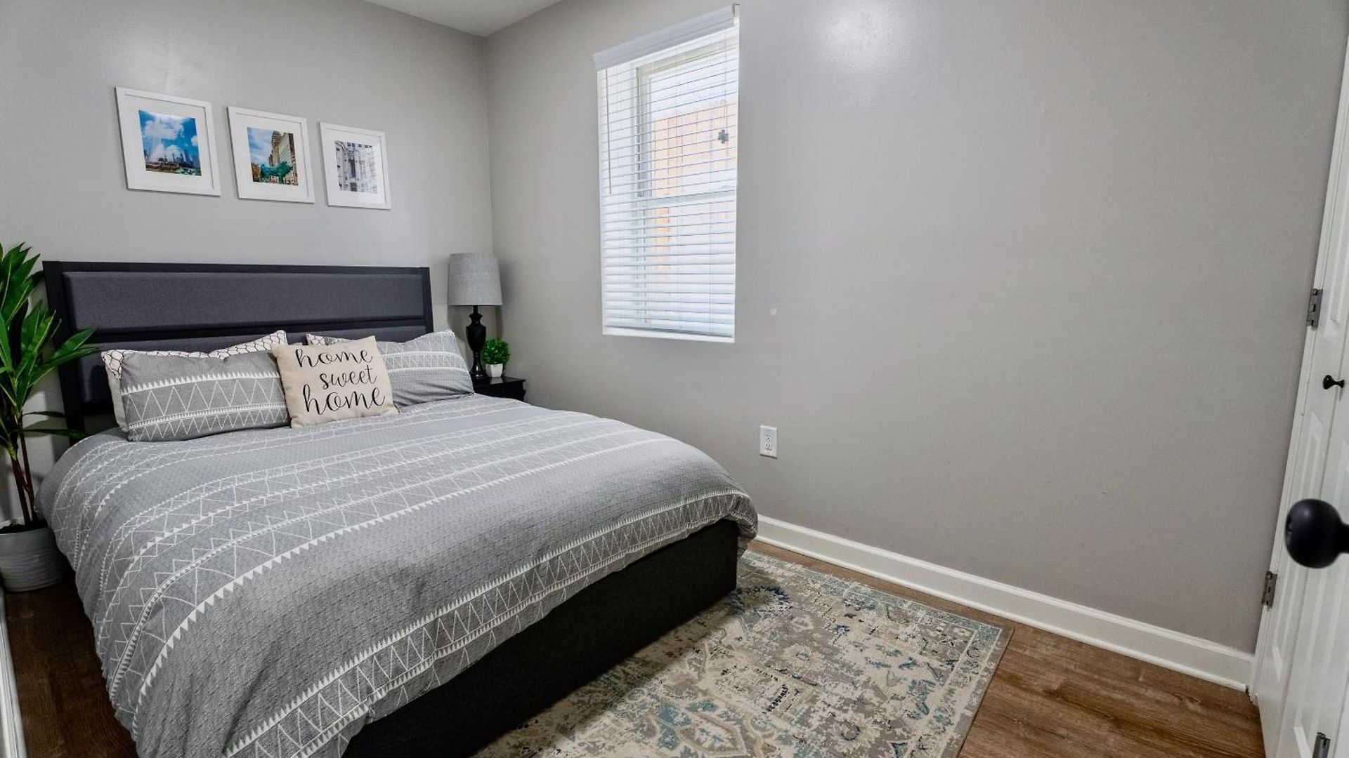 Stylish & Bright Gem Overlooks Lovely Park With Great Amenities Apartment Chicago
