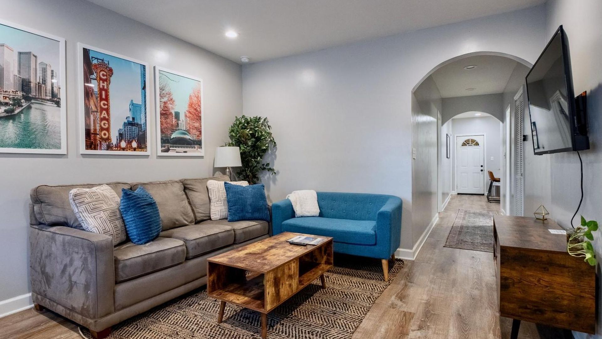 Apartment Stylish & Bright Gem Overlooks Lovely Park With Great Amenities Chicago
