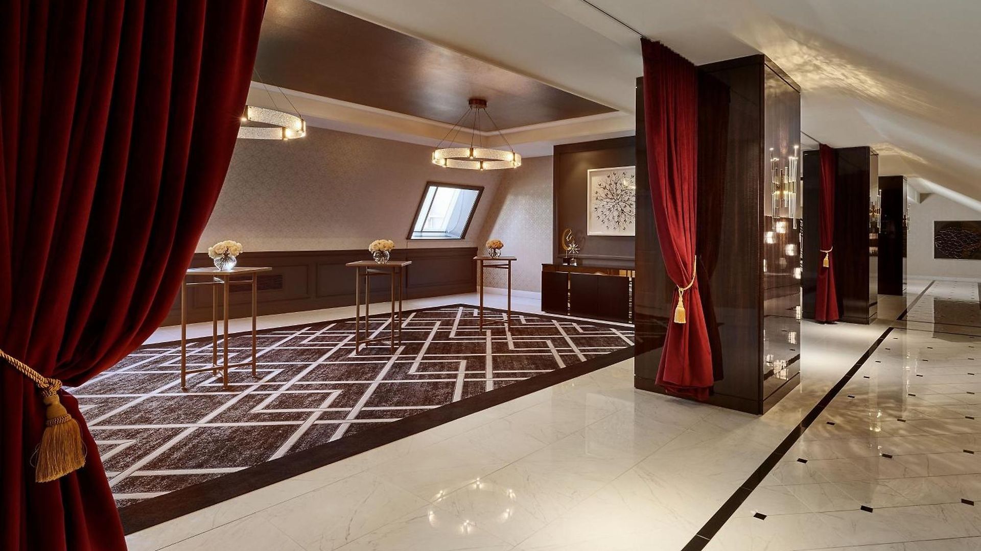 The Lasalle Chicago, Autograph Collection 4*