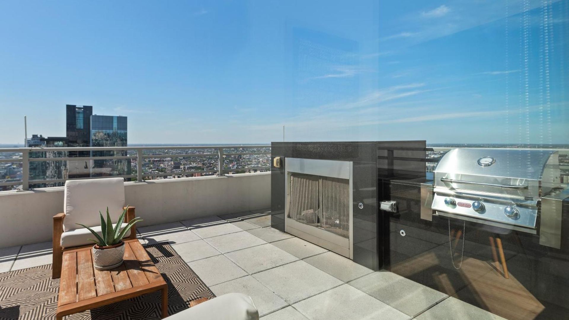 K2 Sky High With Stunning Views In West Loop *