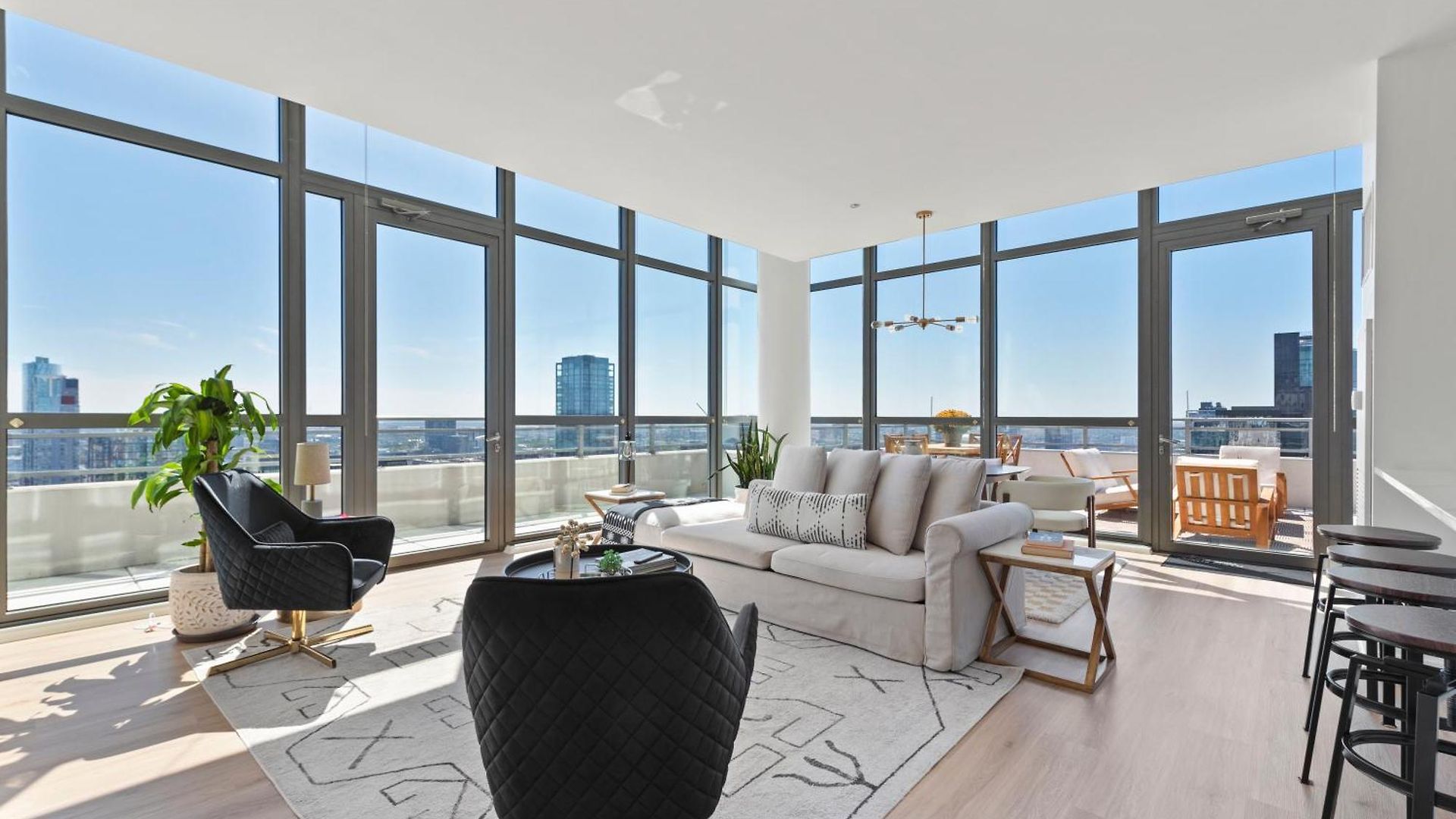 K2 Sky High With Stunning Views In West Loop Chicago