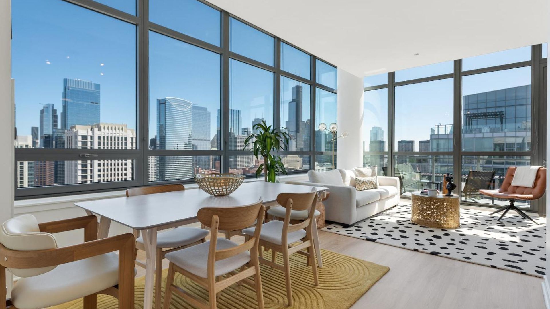 K2 Sky High With Stunning Views In West Loop