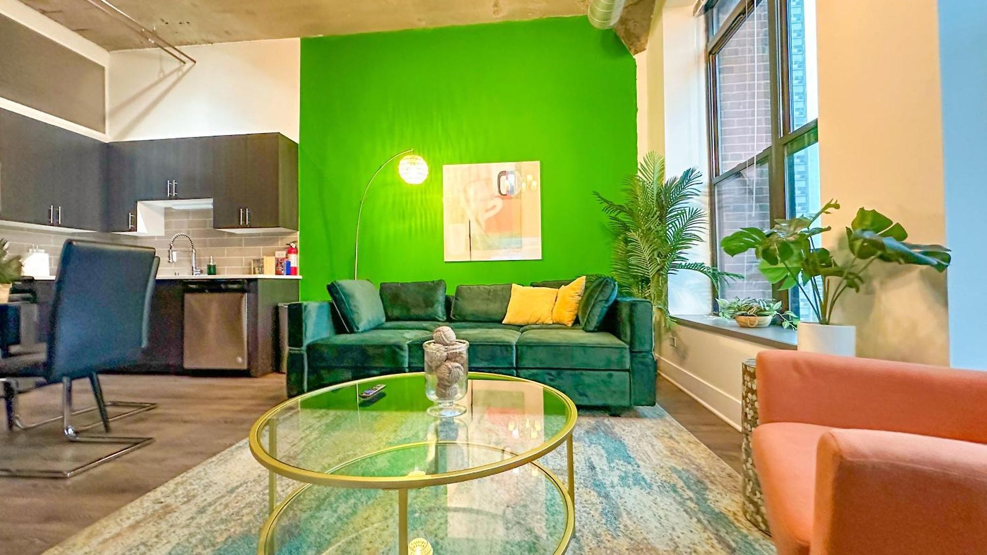 Cozy 2br With Optional Parking And Gym Access Near Field Museum, Lakefront & Mccormick Place *