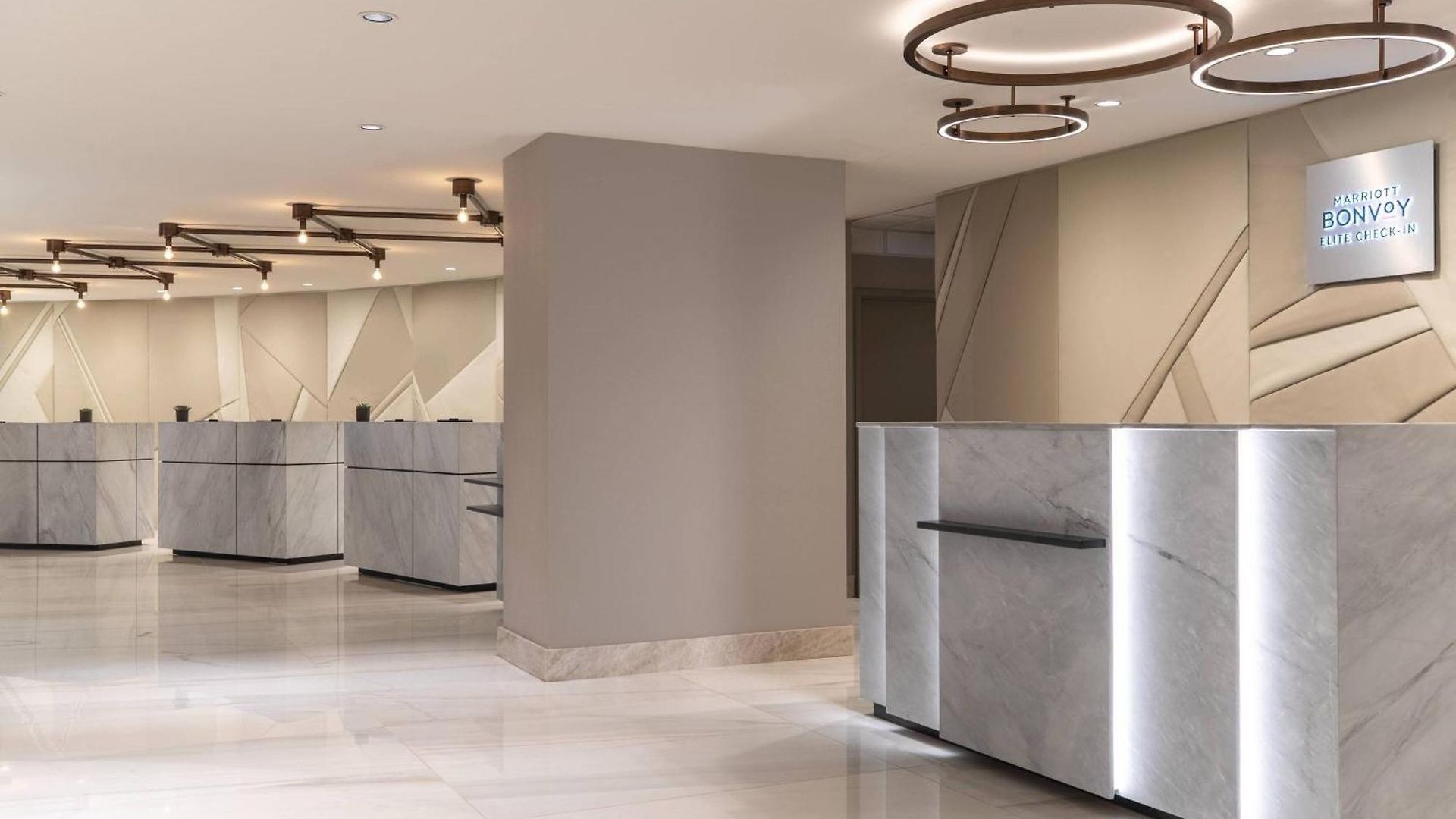 Hotel Marriott Downtown Magnificent Mile 4*