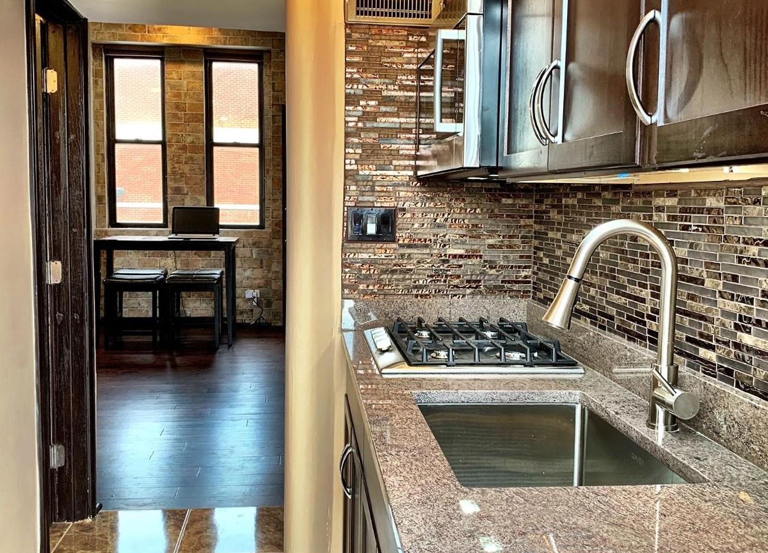 The Picasso On Lincoln Park Apartment