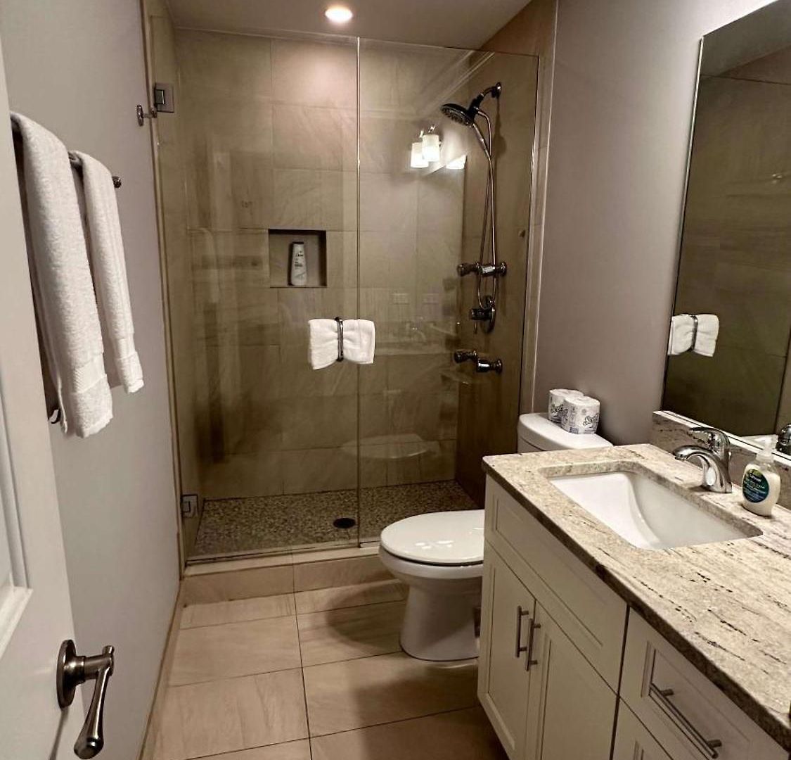 Private Balcony 1 Garage Parking Sleeps 6 Apartment *