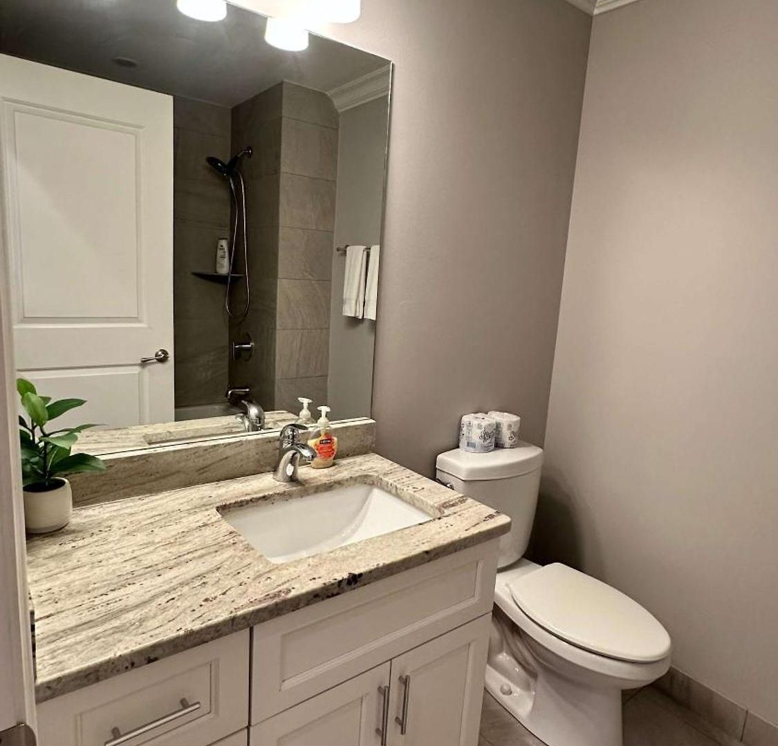 Private Balcony 1 Garage Parking Sleeps 6 Chicago