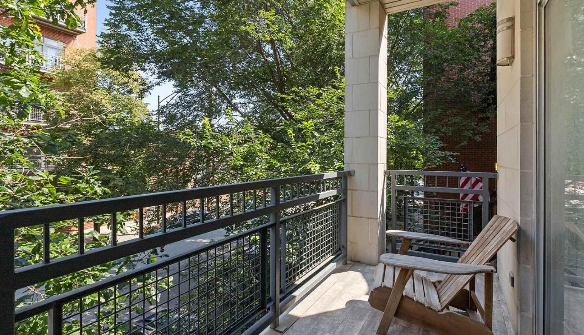 Private Balcony 1 Garage Parking Sleeps 6 * Chicago