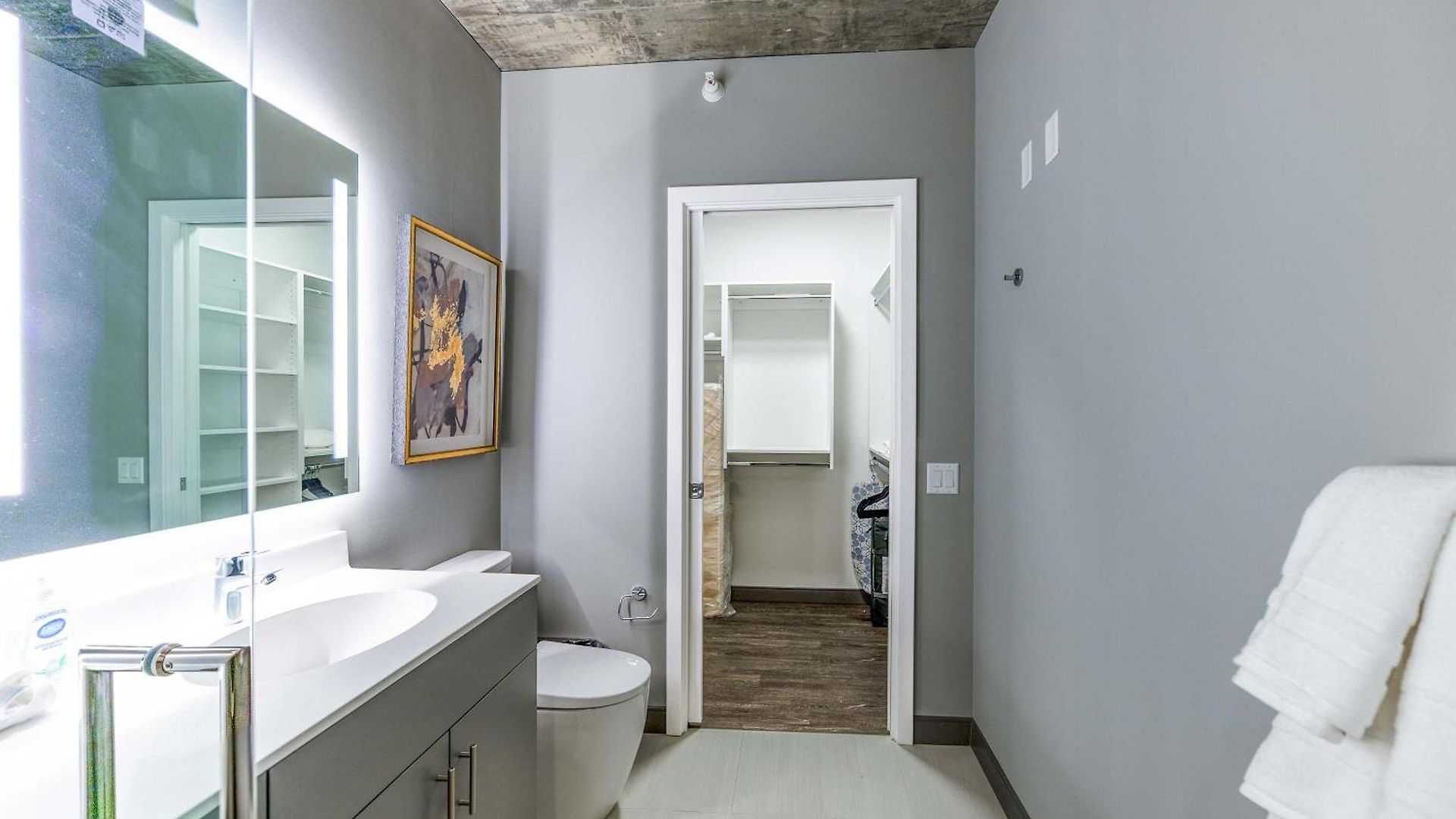 New Sleek 2br - Perfect Blend Of Comfort & Style In Apartment Chicago