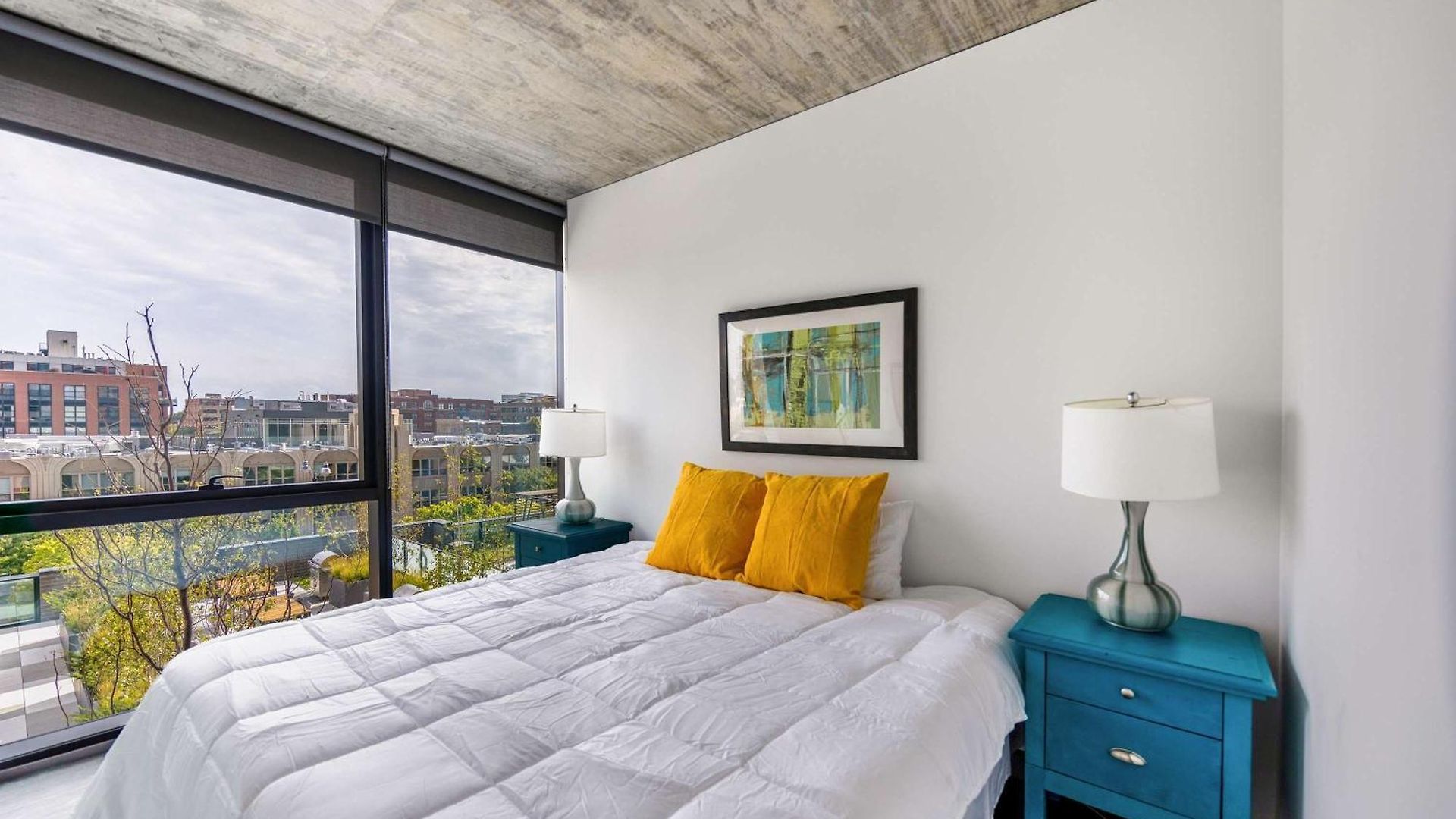 Apartment New Sleek 2br - Perfect Blend Of Comfort & Style In