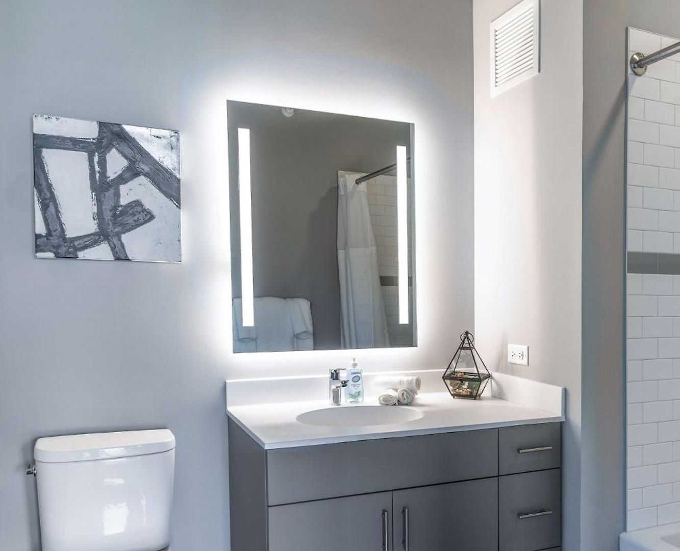 New Sleek 2br - Perfect Blend Of Comfort & Style In Apartment