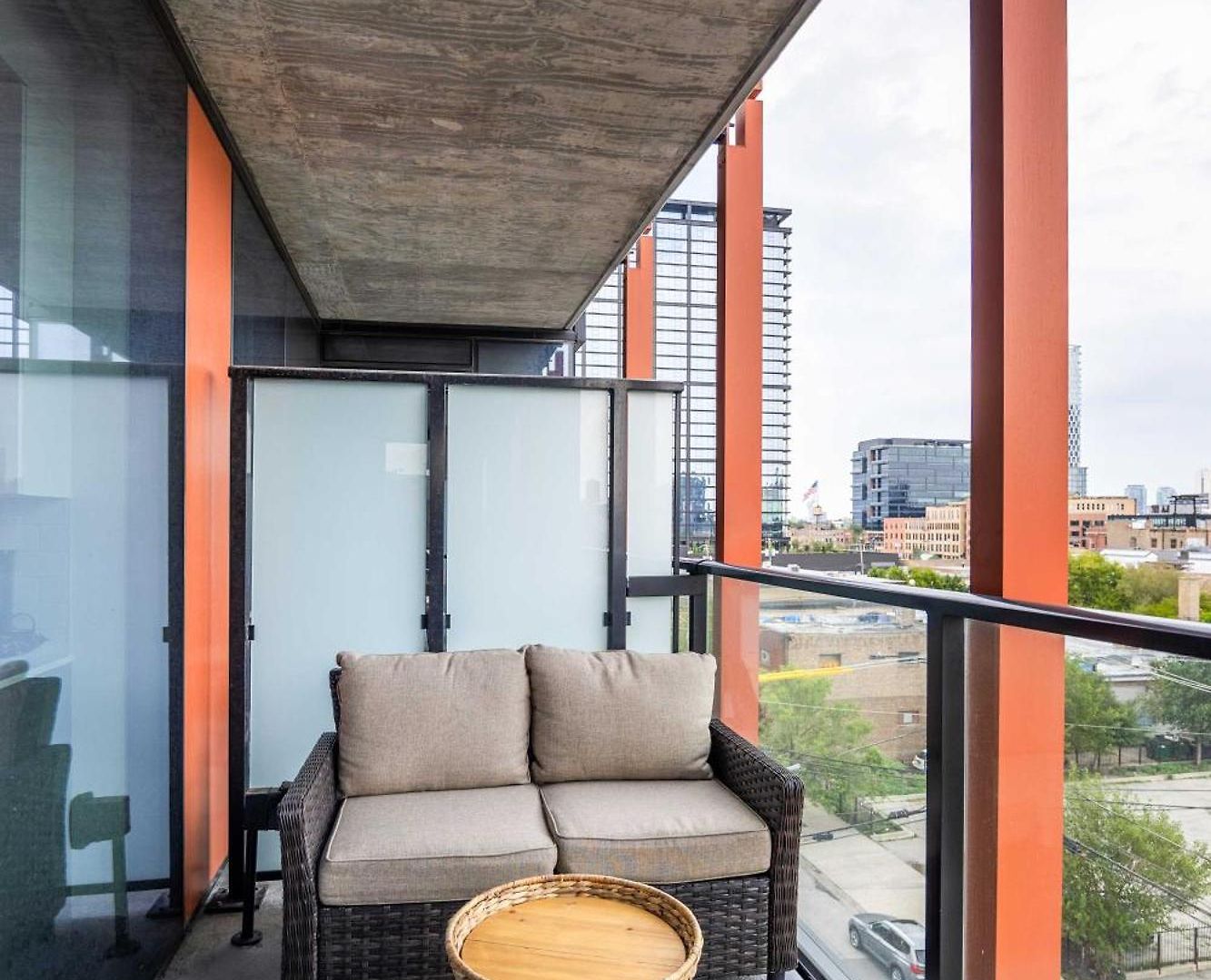 Apartment New Sleek 2br - Perfect Blend Of Comfort & Style In *