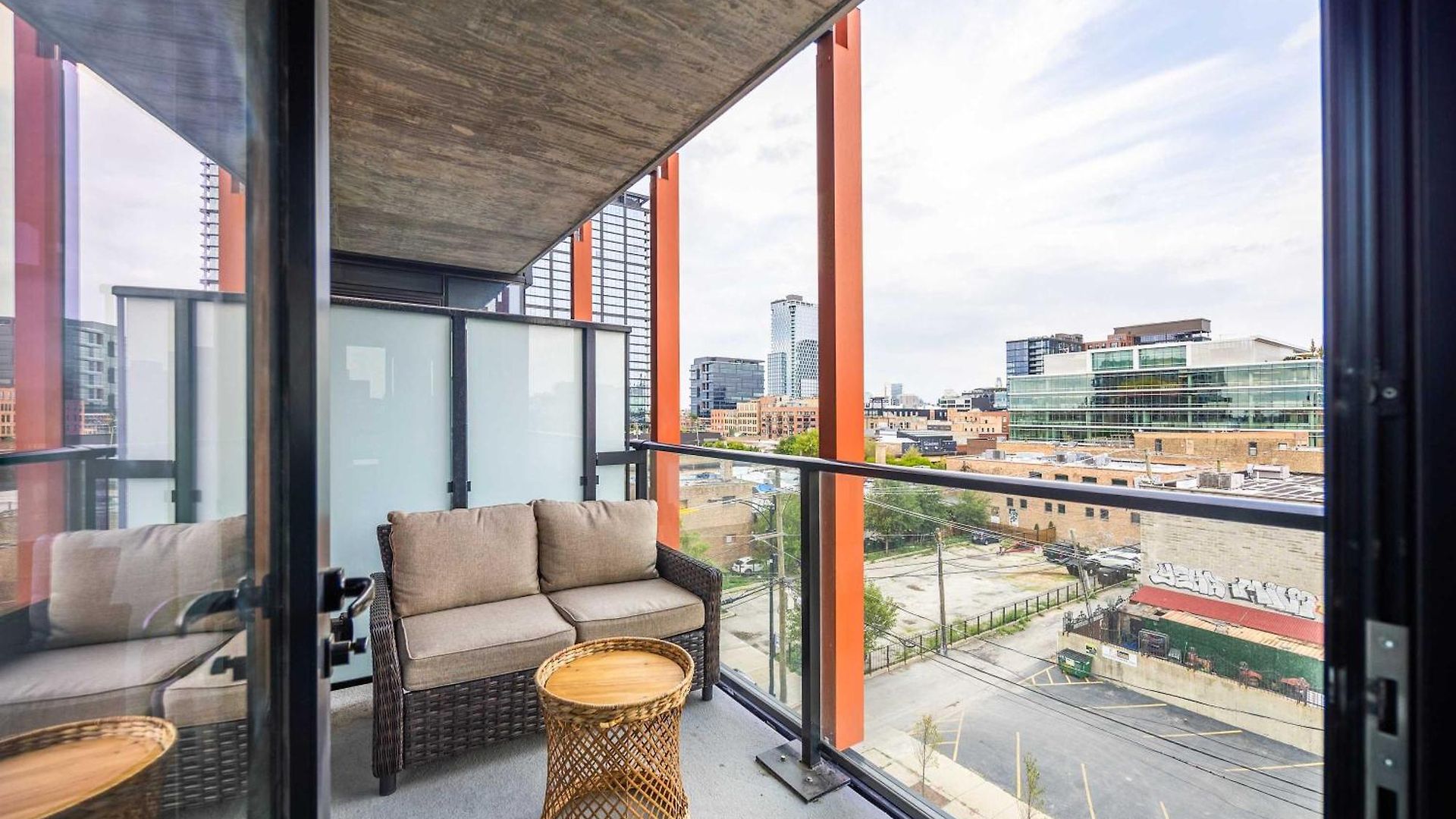 New Sleek 2br - Perfect Blend Of Comfort & Style In Chicago