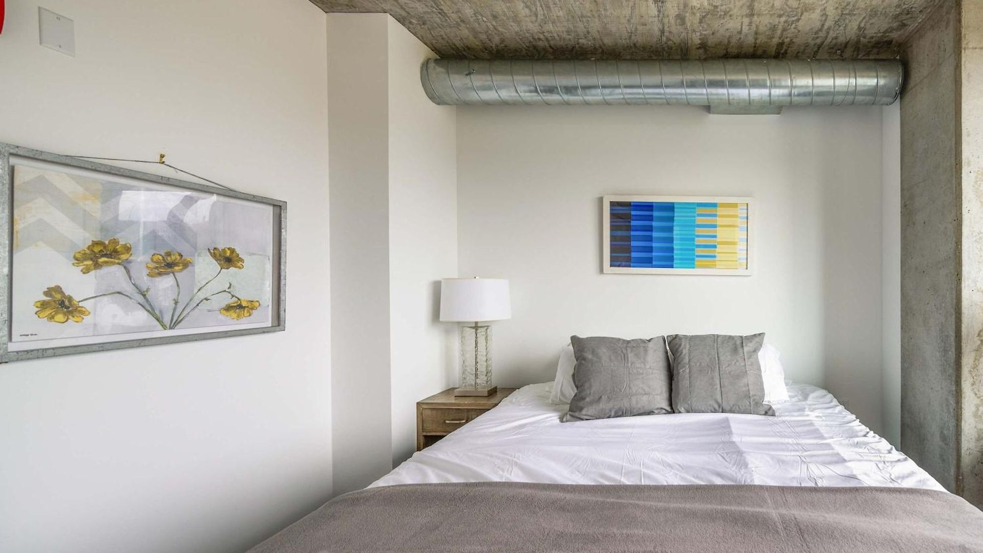 New Sleek 2br - Perfect Blend Of Comfort & Style In