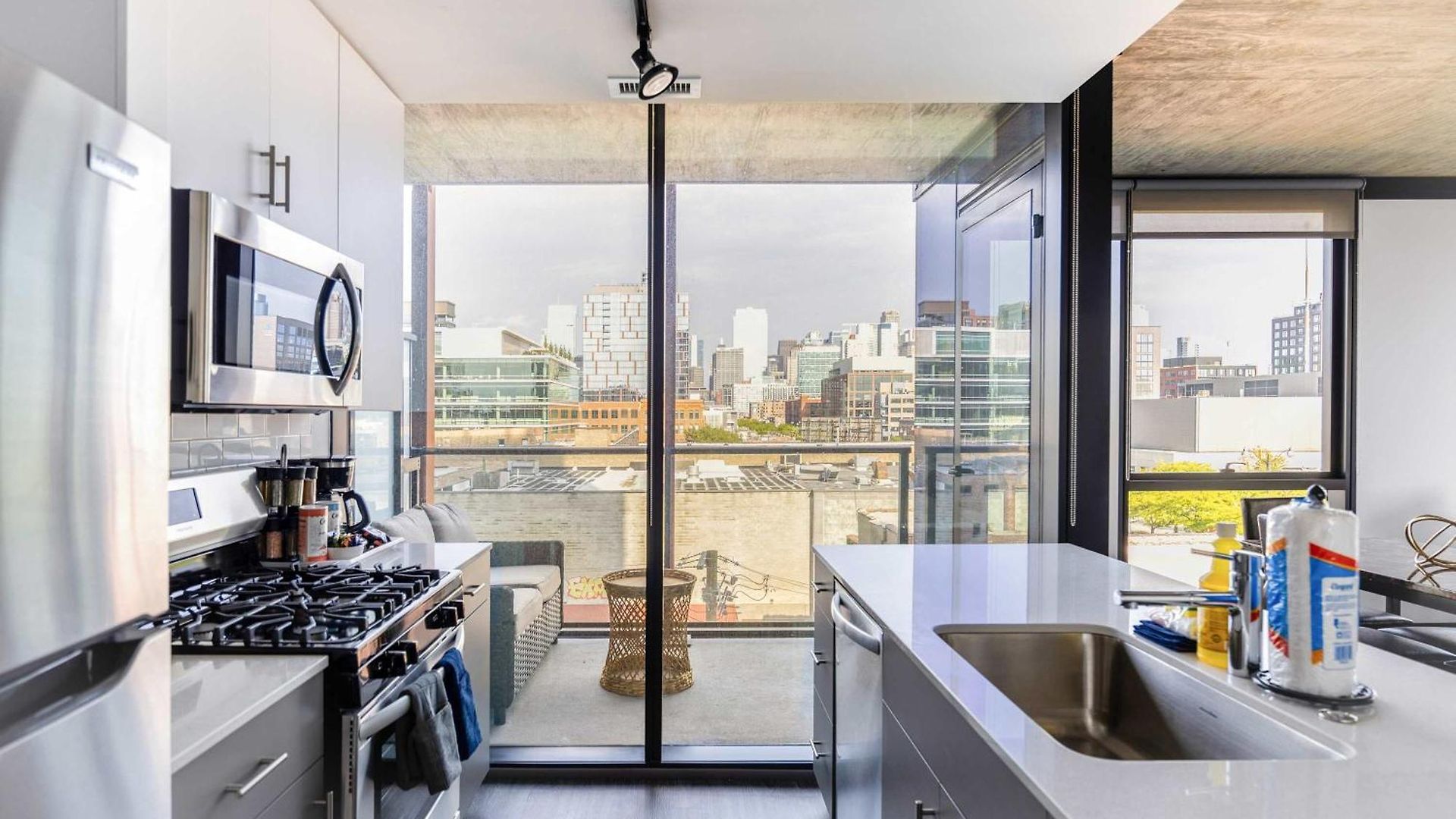 New Sleek 2br - Perfect Blend Of Comfort & Style In Chicago
