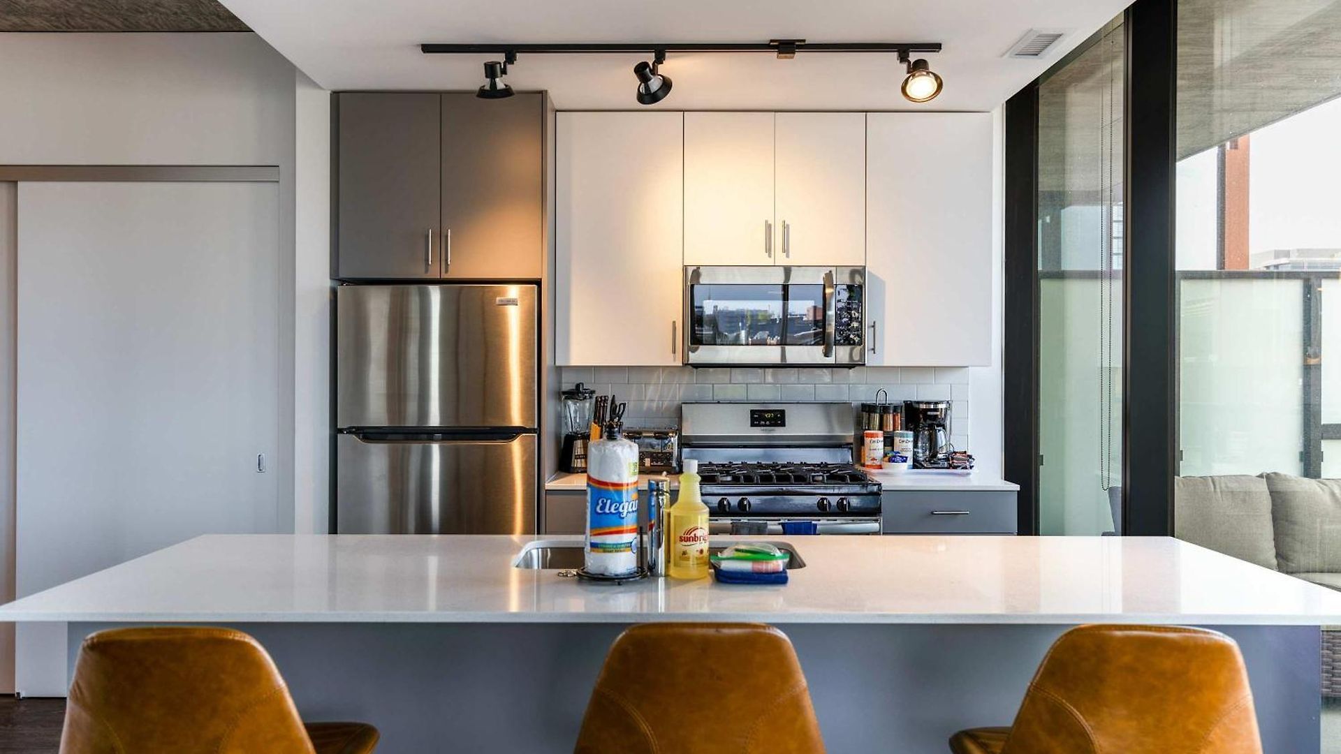 New Sleek 2br - Perfect Blend Of Comfort & Style In Apartment *