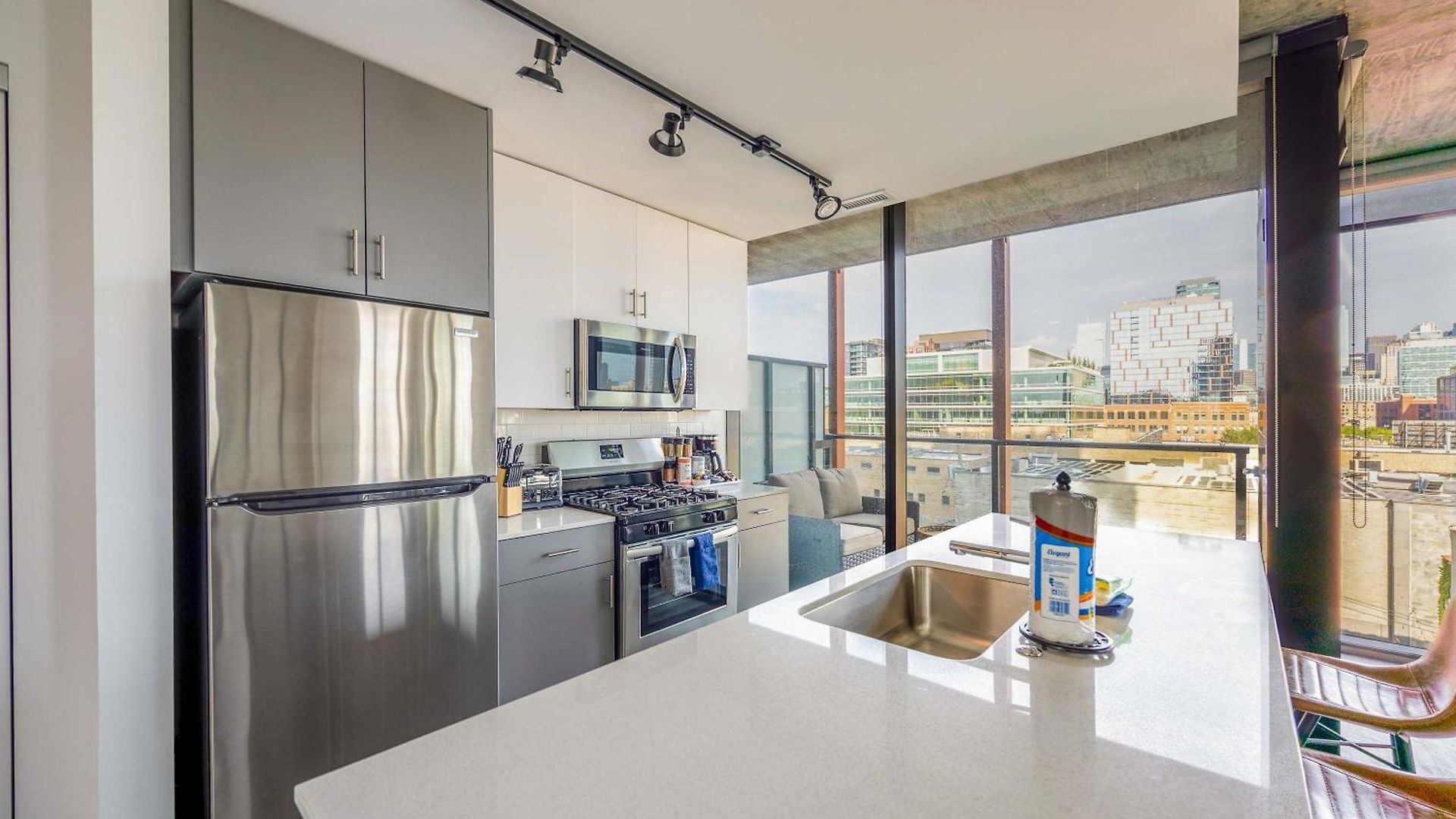 New Sleek 2br - Perfect Blend Of Comfort & Style In Chicago