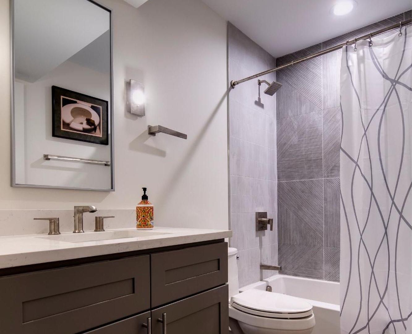 Stylish 2br Stunner In Unbeatable Location Apartment *