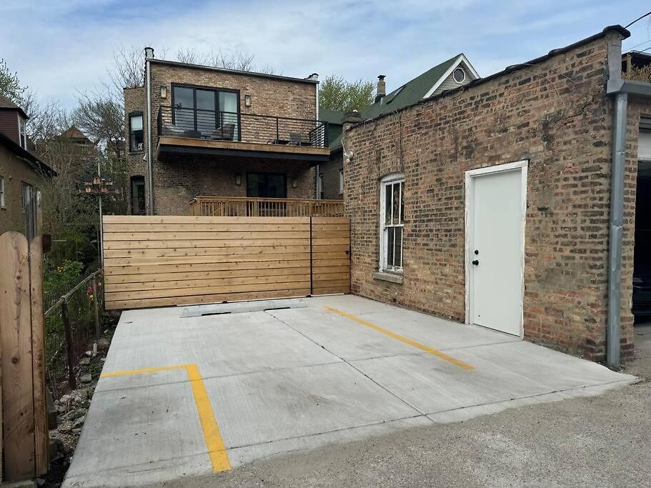 Stylish 2br Stunner In Unbeatable Location *