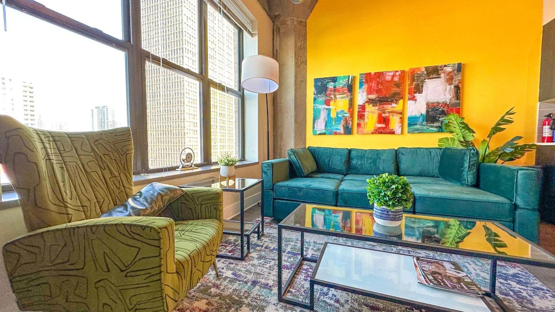Spacious 2br South Loop With Skyline View, Optional Parking And Gym Access Close To Mccormick Place, Grant Park, Museum Campus & Cta Lines *