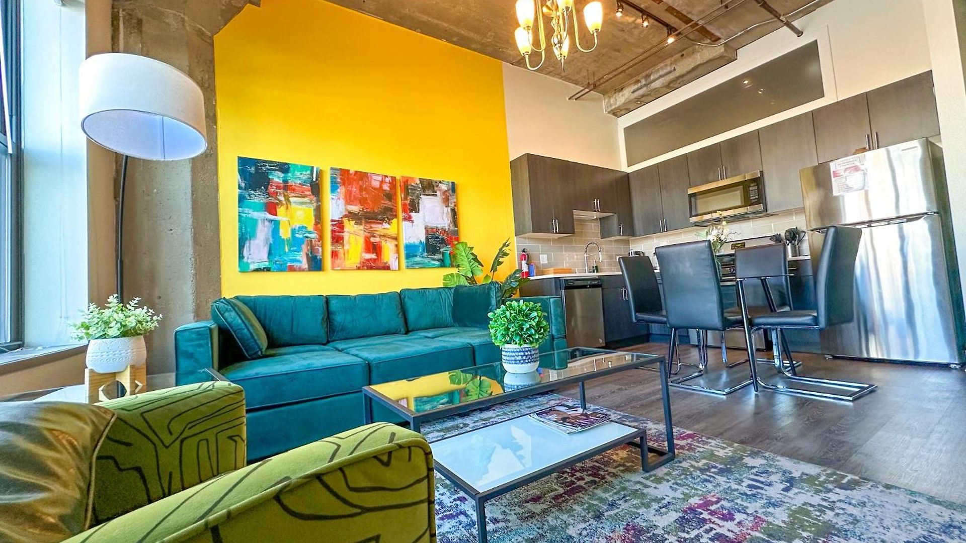 Spacious 2br South Loop With Skyline View, Optional Parking And Gym Access Close To Mccormick Place, Grant Park, Museum Campus & Cta Lines