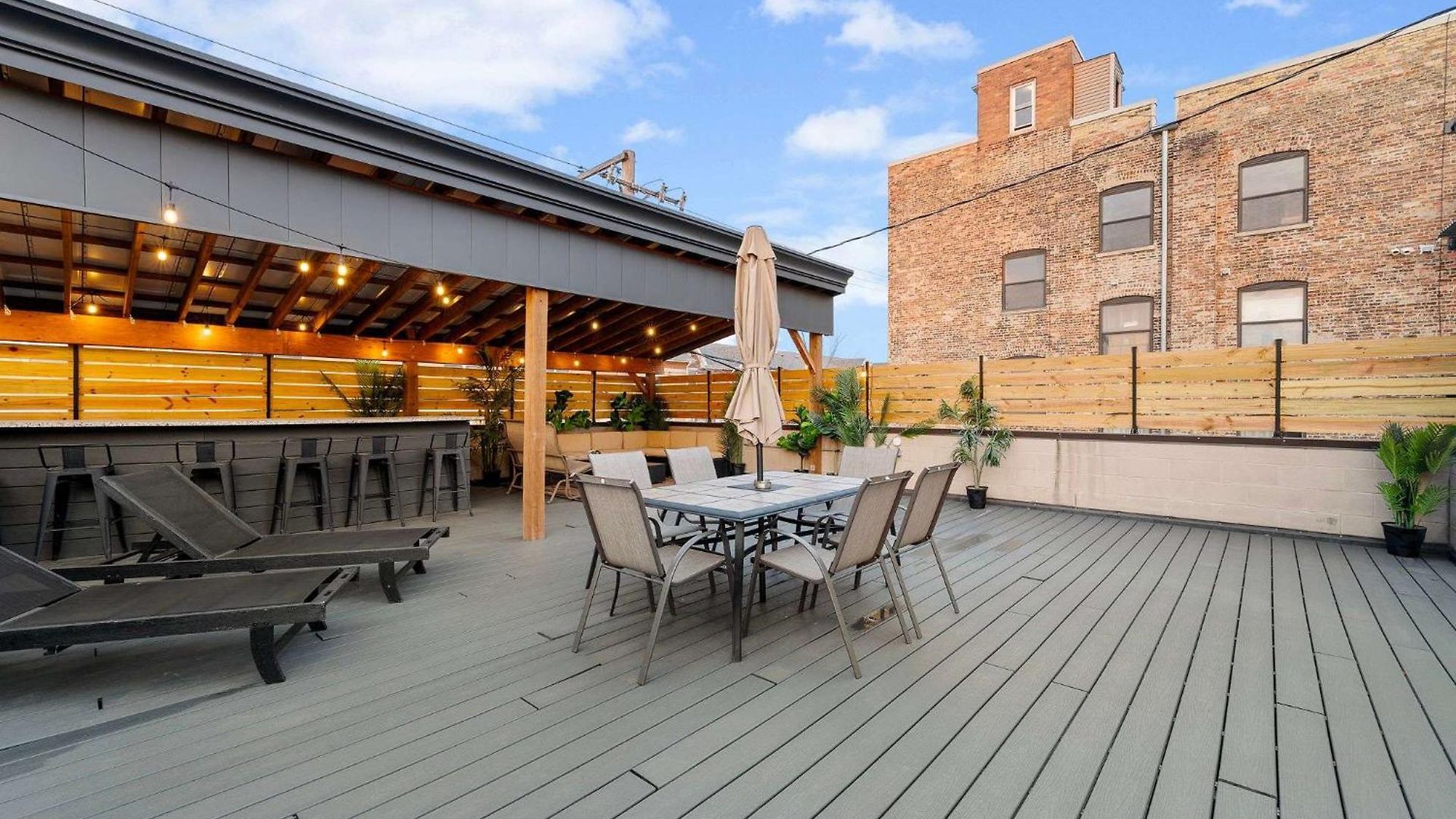 Mid-century Gem By United Center Holiday home Chicago
