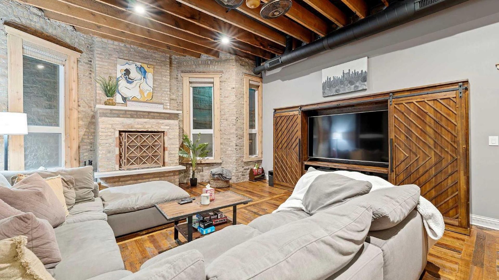 Mid-century Gem By United Center Holiday home *